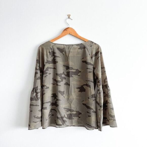 Banana Republic Women's Blouse Camo Long Bell Sleeves Top Green Size Small - Picture 2 of 8